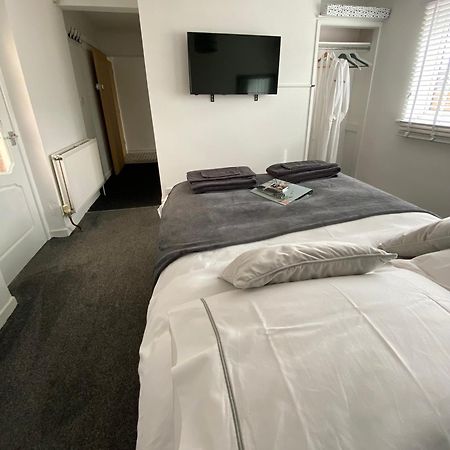 No.9 Guesthouse Бърнли Екстериор снимка