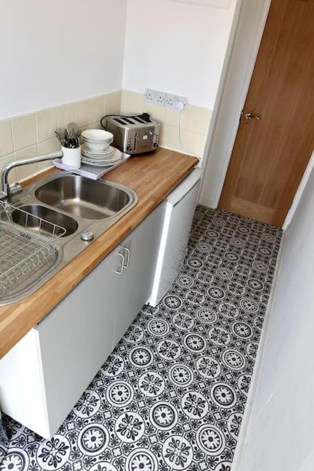 No.9 Guesthouse Бърнли Екстериор снимка